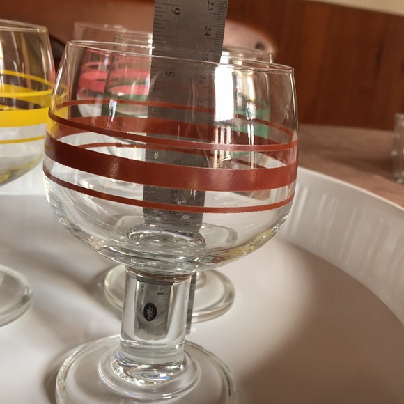 A set of 4 water or punch glasses. Made in France. - Picture 3 of 6